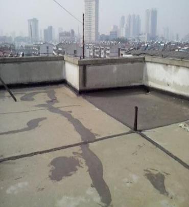 青浦漏水维修 楼顶漏水是什么原因，楼顶漏水维修方法是什么?